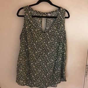Women’s xl sleeveless floral v neck